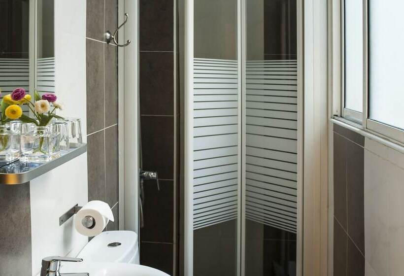 Superior Room, Thc Gran Via Hostel