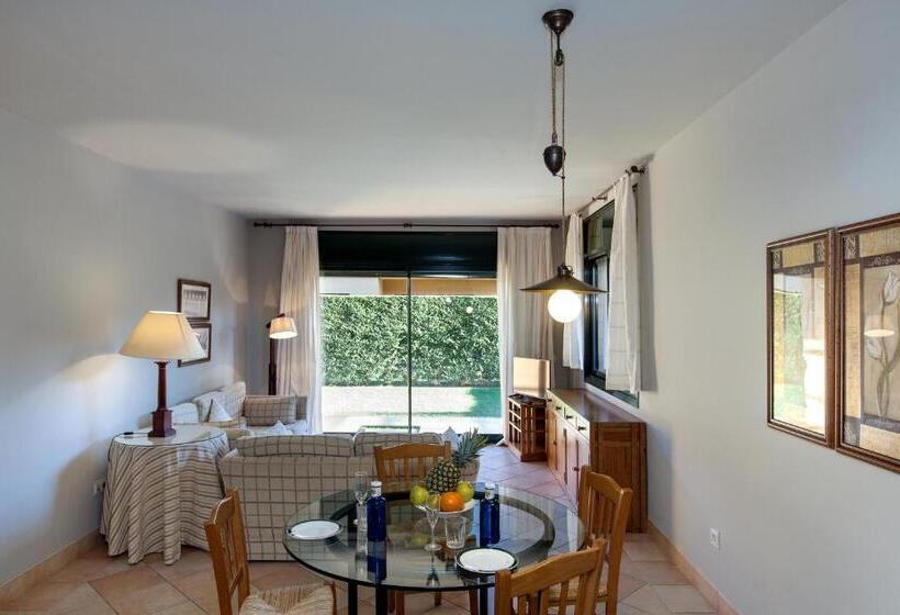 Апартаменты 2 спальни Вид на Сад, Apartahotel Suites Vila Birdie