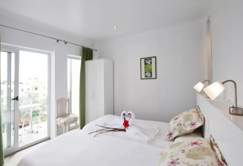 آپارتمان 1 خوابه, Apartamentos Adjovimar