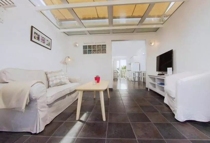 1 Bedroom Penthouse Apartment, Apartamentos Adjovimar