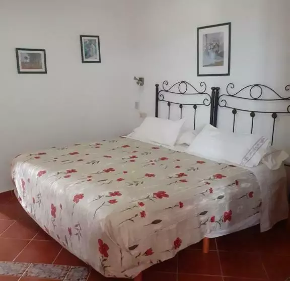 1 Bedroom Penthouse Apartment, Apartamentos Isabel