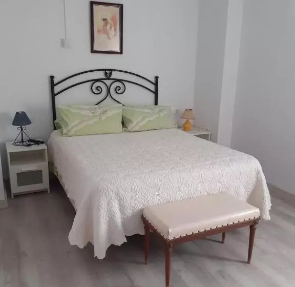 آپارتمان 1 خوابه, Apartamentos Isabel