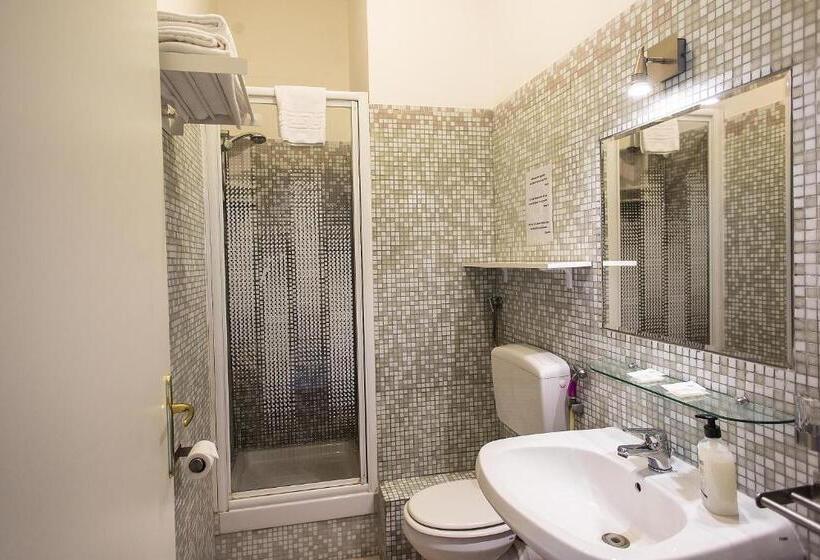 اتاق استاندارد سه نفره, Sole E Luna