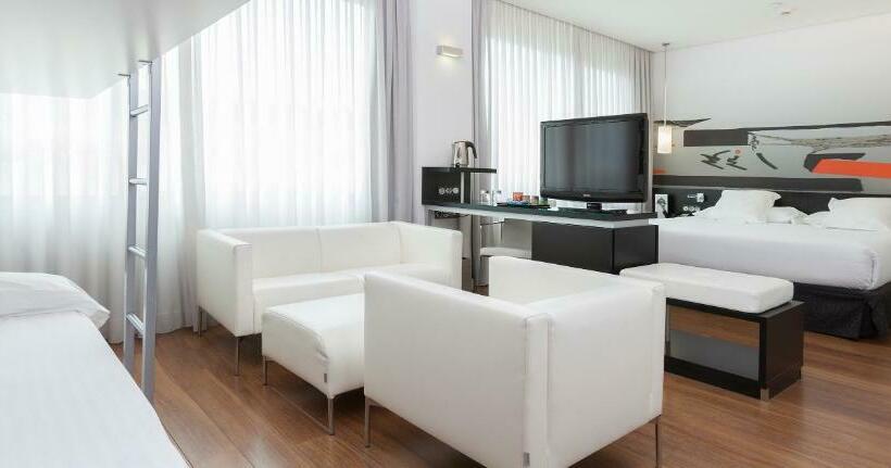 اتاق خانوادگی, Axor Barajas