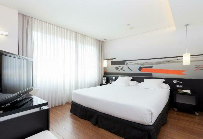 اتاق استاندارد سه نفره, Axor Barajas