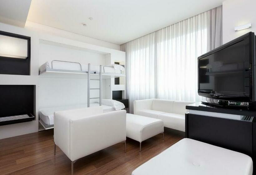 اتاق استاندارد سه نفره, Axor Barajas