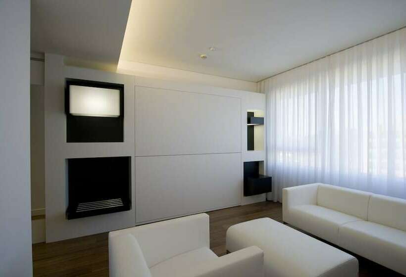 اتاق خانوادگی, Axor Barajas