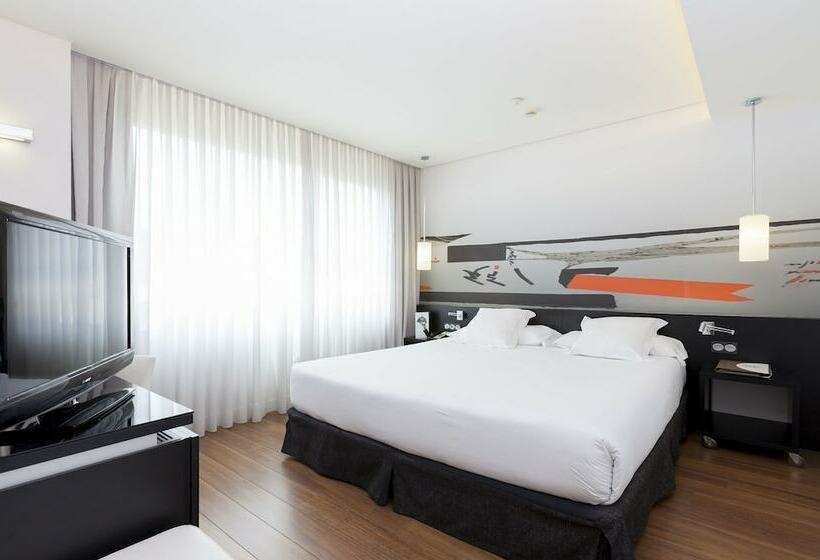 اتاق استاندارد سه نفره, Axor Barajas