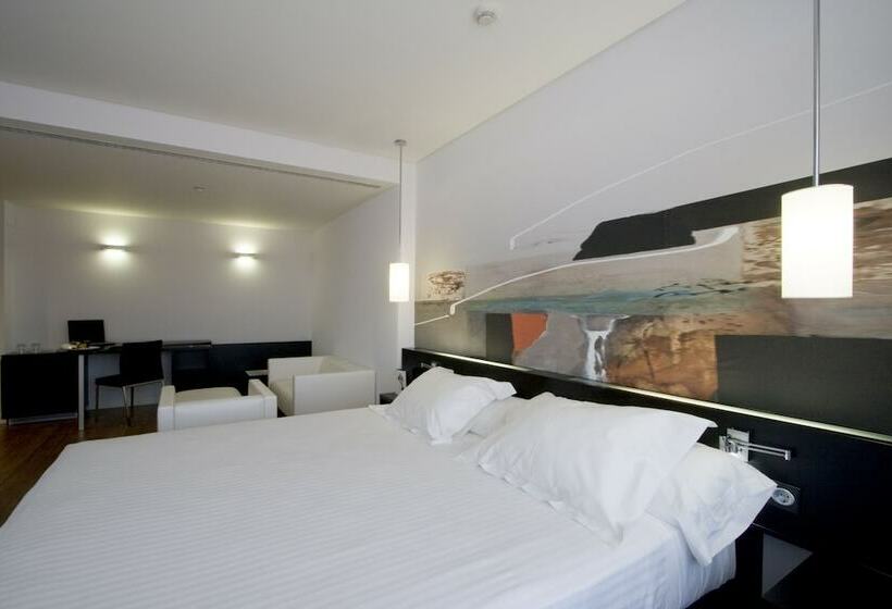 اتاق استاندارد سه نفره, Axor Barajas