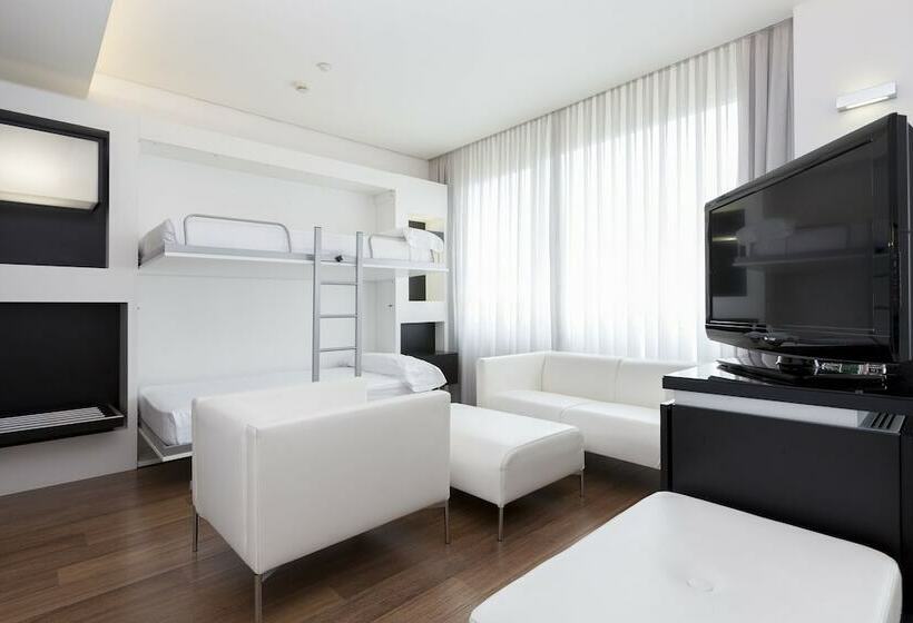 اتاق خانوادگی, Axor Barajas