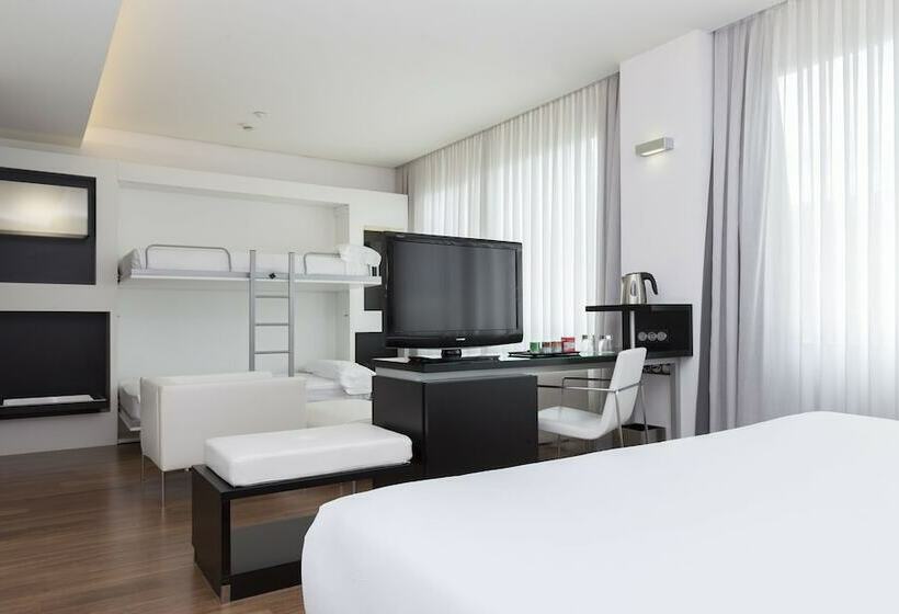 اتاق خانوادگی, Axor Barajas