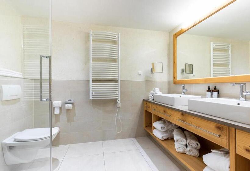 جناح, Grünauerhof