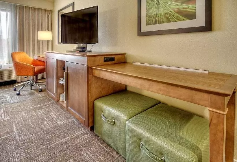 Standard-huone King-vuode, Hampton Inn & Suites Asheville Airport
