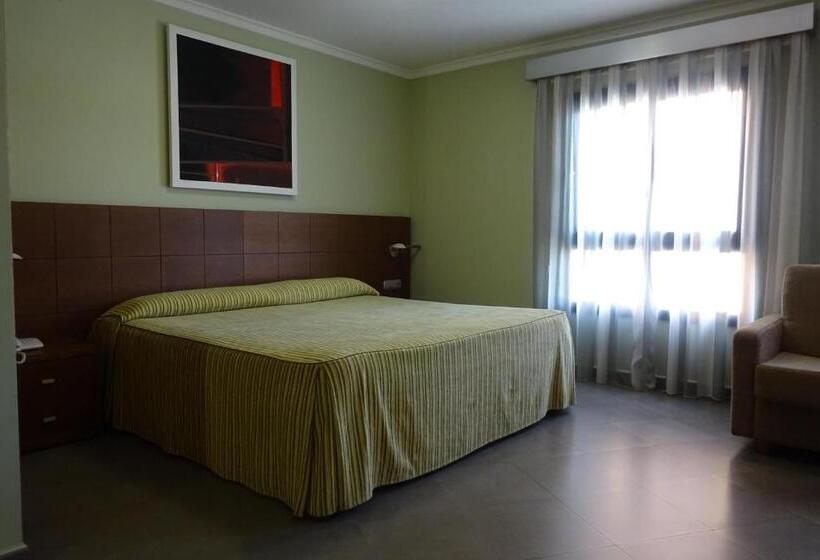 חדר סופריור לשלושה, Nou Avenida