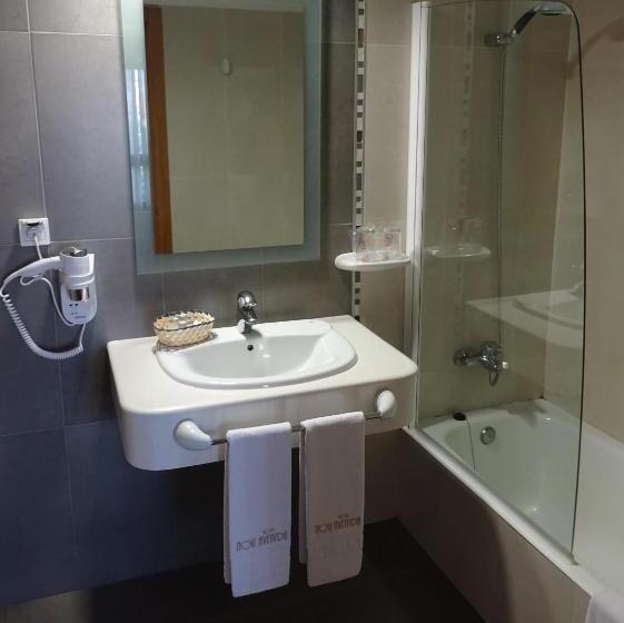 חדר סופריור לשלושה, Nou Avenida