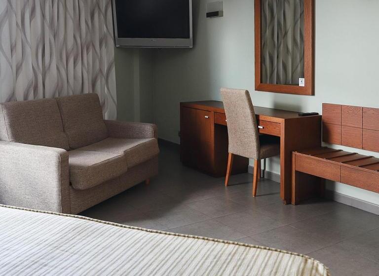 Трехместный Номер Superior, Nou Avenida