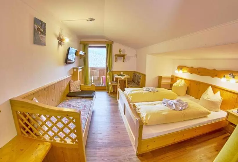 Ullakkohuone, Pension Bergbauernhof Irxner