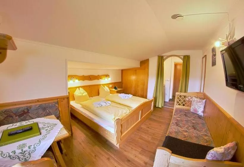 Ullakkohuone, Pension Bergbauernhof Irxner