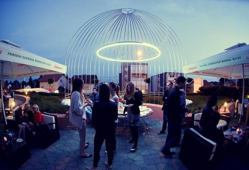 اتاق استاندارد سه نفره, Phoenix