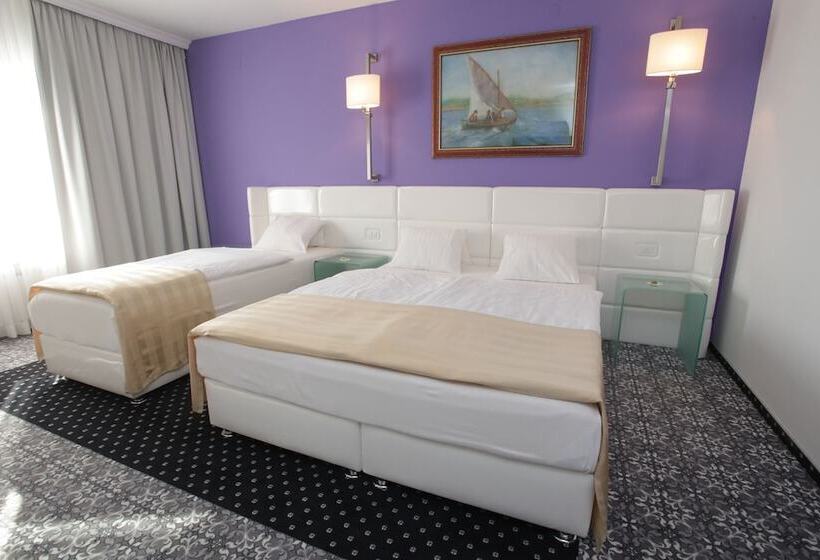 Номер Стандарт Трехместный, Phoenix