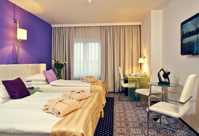 اتاق استاندارد سه نفره, Phoenix