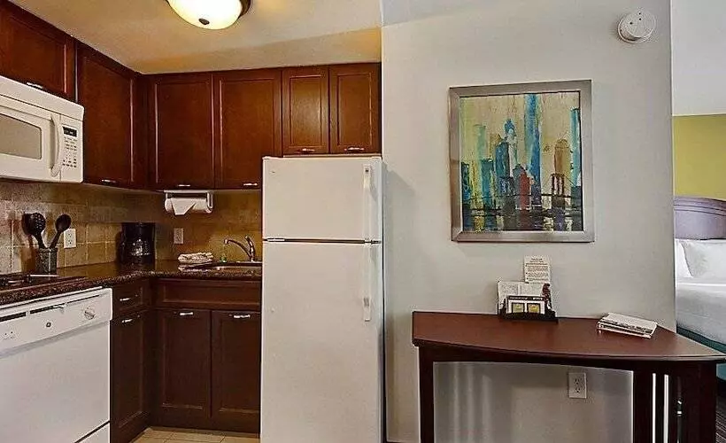 スタンダードスタジオ, Staybridge Suites Guelph, An Ihg