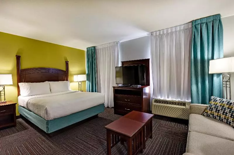 スタンダードスタジオ, Staybridge Suites Guelph, An Ihg