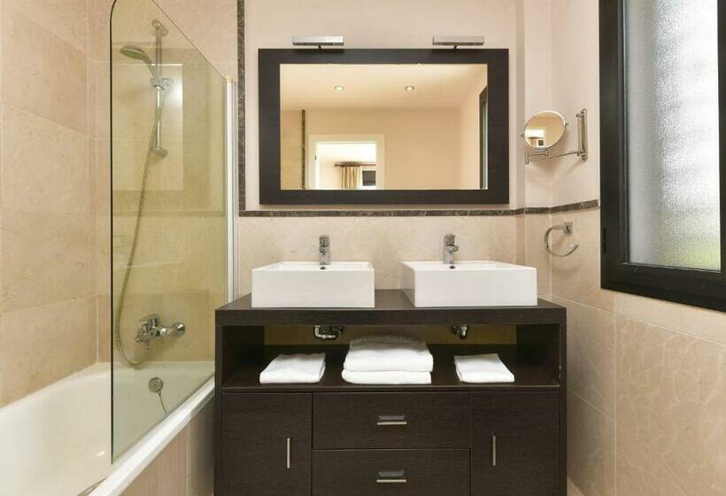 דירת 3 חדרי שינה בצד עם נוף לים, Olée Nerja Holiday Rentals By Fuerte Group