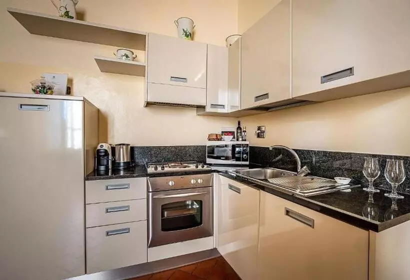 2 Bedroom Apartment with Views, Palazzo Gamba Apartments Al Duomo