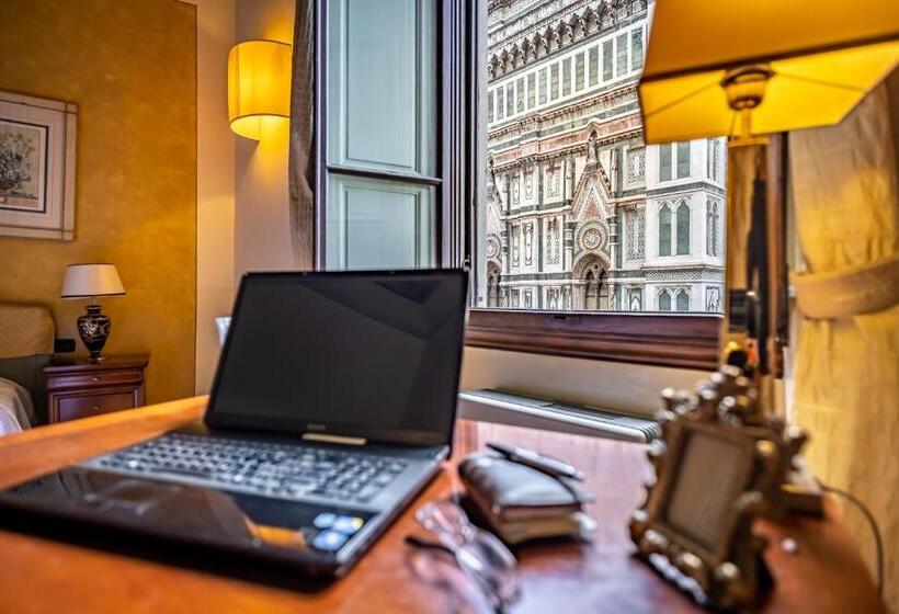 2 Bedroom Apartment with Views, Palazzo Gamba Apartments Al Duomo