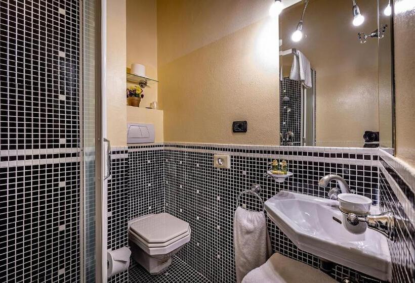 2 Bedroom Apartment with Views, Palazzo Gamba Apartments Al Duomo