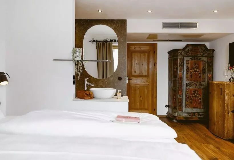 اتاق استاندارد با چشم‌انداز دریاچه, Seehotel Berau