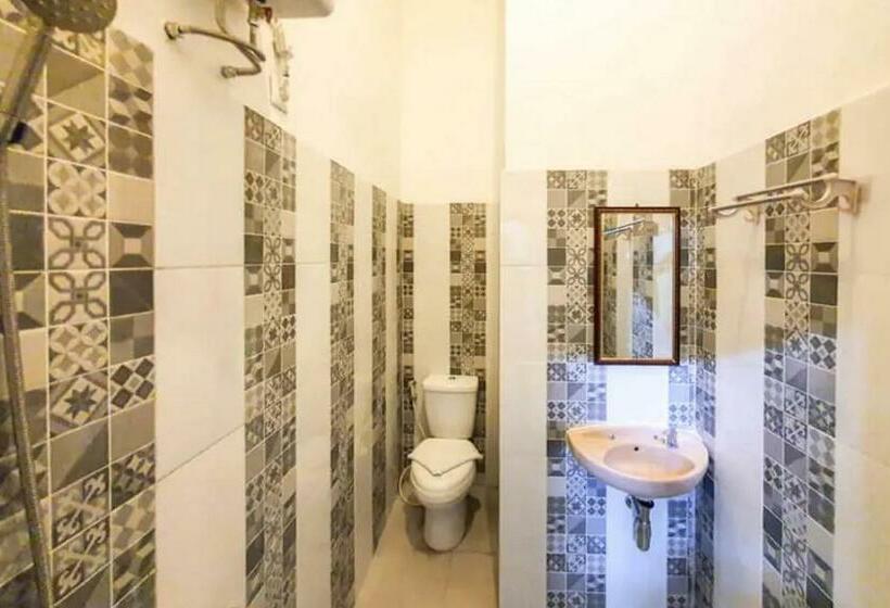 Номер Стандарт, Reddoorz Near Stasiun Purwosari