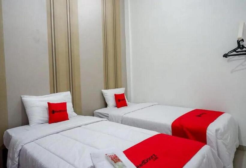 Номер Стандарт, Reddoorz Near Stasiun Purwosari