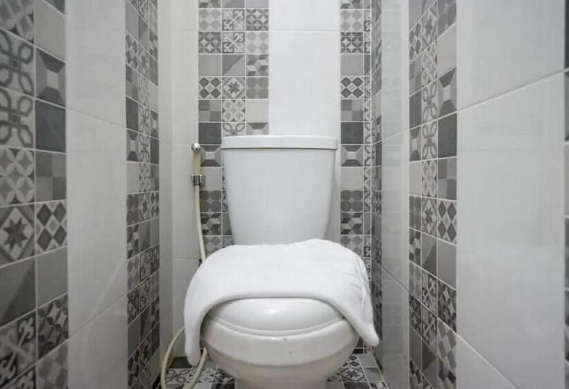 Номер Economy, Reddoorz Near Stasiun Purwosari