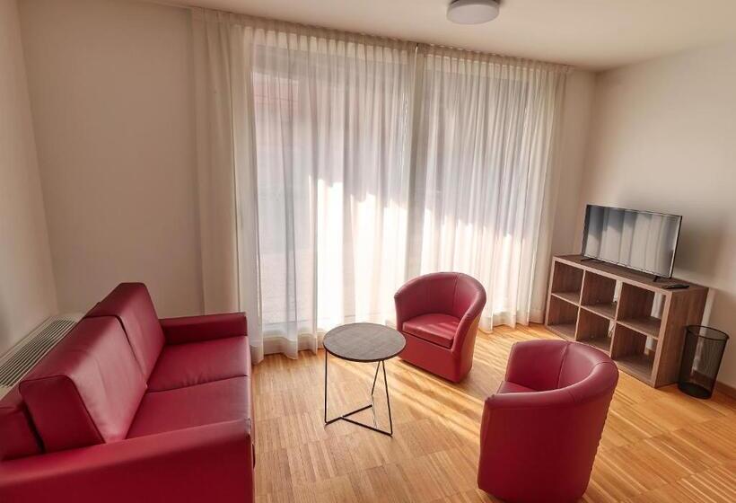 带1个卧室的带阳台的公寓, Piazza Lira Schio Residence