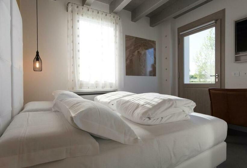 غرفة قياسية مطلّة علي الحديقة, Agriturismo Redó