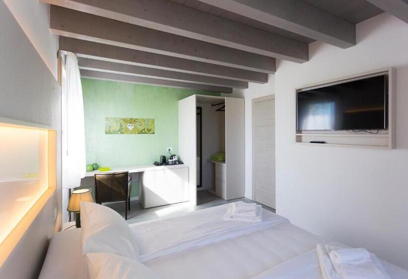 غرفة قياسية مطلّة علي الحديقة, Agriturismo Redó