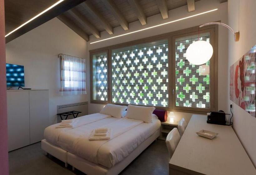 غرفة عائلية مطلّة علي الحديقة, Agriturismo Redó