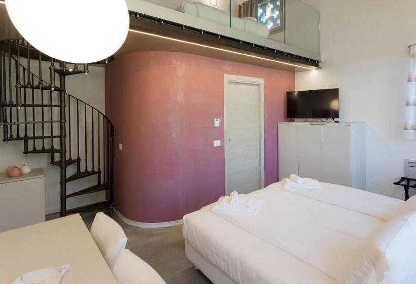 غرفة عائلية مطلّة علي الحديقة, Agriturismo Redó