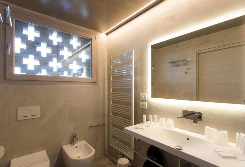 غرفة عائلية مطلّة علي الحديقة, Agriturismo Redó