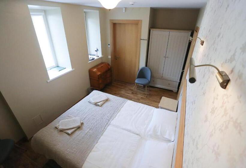 اتاق استاندارد, Jonapolis