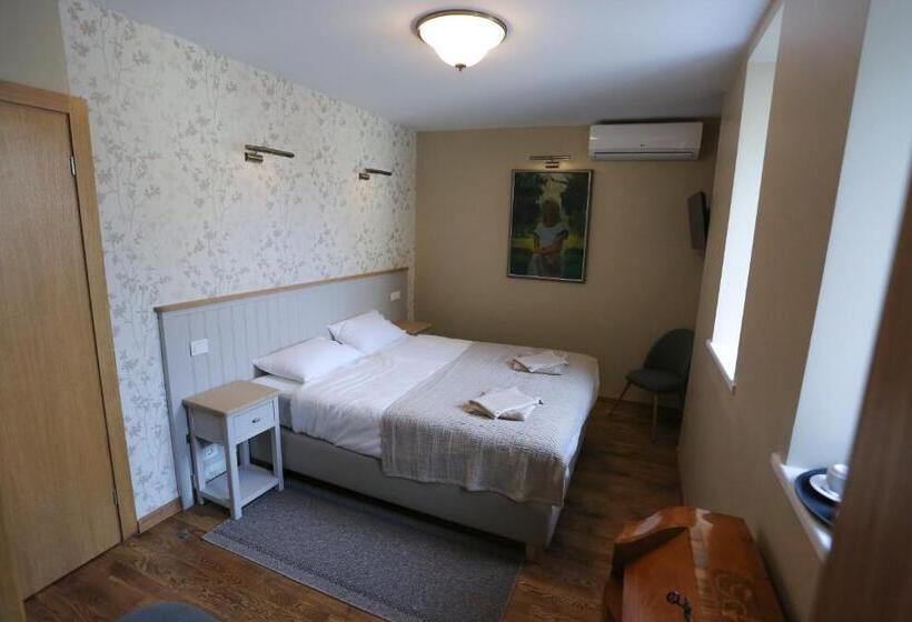 اتاق استاندارد, Jonapolis