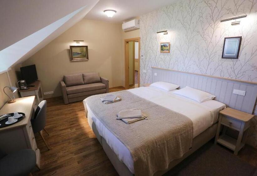 اتاق سوپریور, Jonapolis