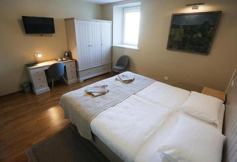 اتاق استاندارد, Jonapolis