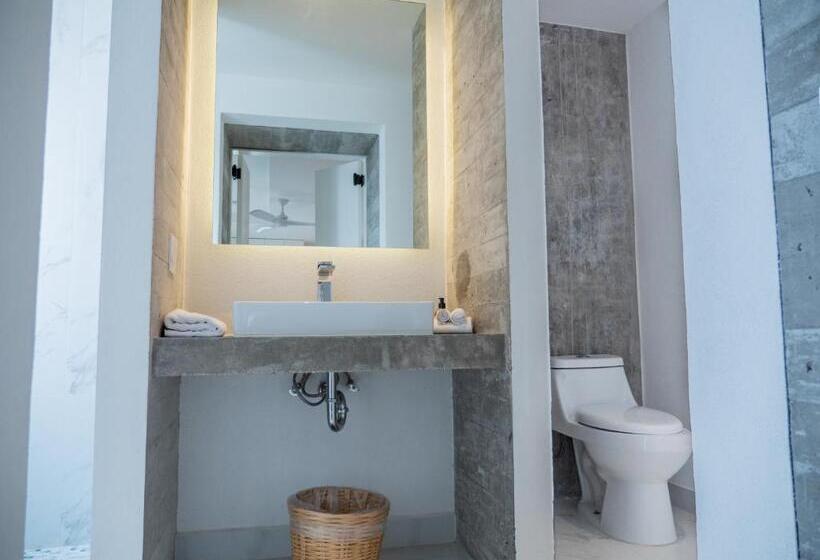 プールビュースタンダードステューディオ, Nereidas Lofts