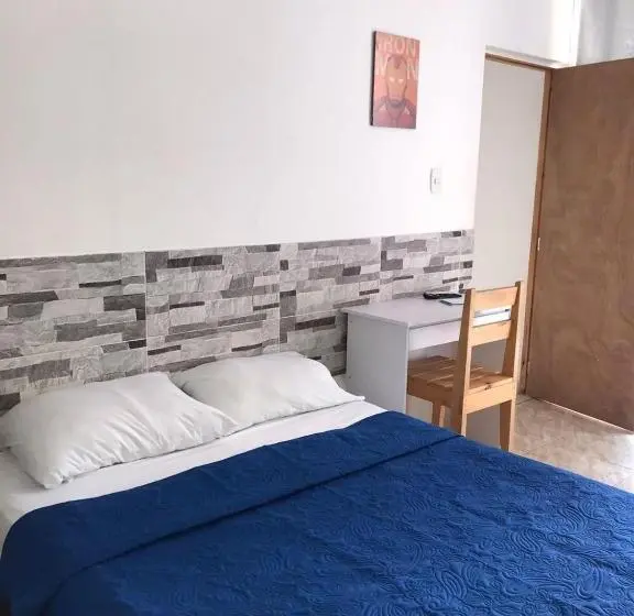 Standard Kolmen Hengen Huone, The Mendoza Grand