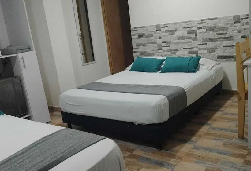 Standard Kolmen Hengen Huone, The Mendoza Grand