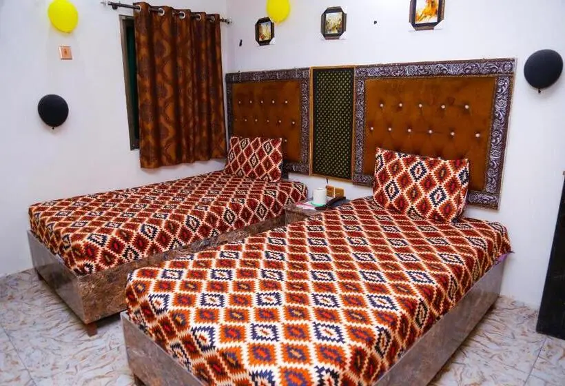سوییت لوکس, New Taj