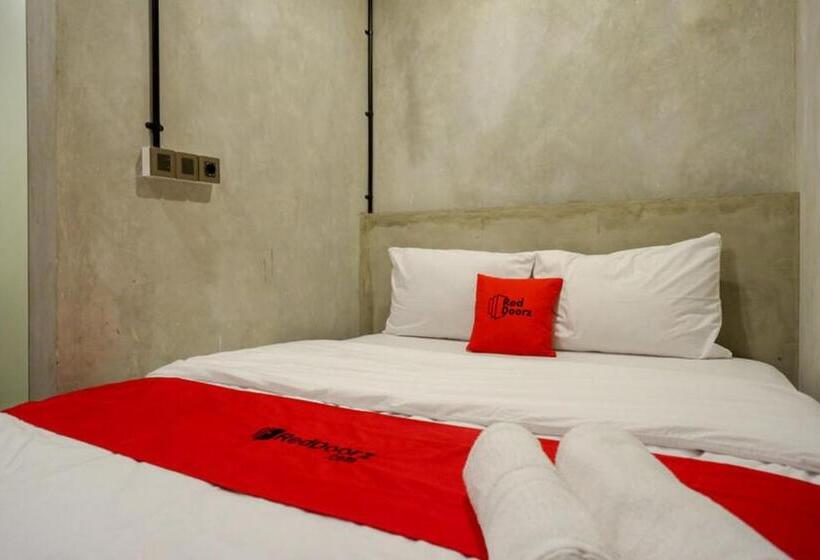 Suite, Reddoorz Plus Near Kawasan Sam Poo Kong Semarang